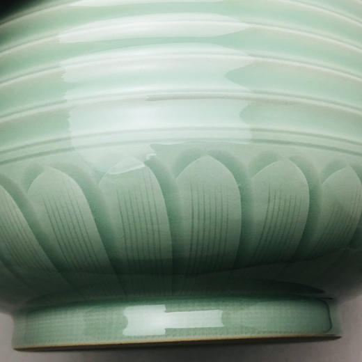 青瓷陈爱明《梅子青刻花钵》 商品图2