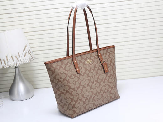 秋冬特价💰400【蔻驰coach】购物袋 专柜zui爆款妈咪包36876出货！原版五金 原版配色里布，精zhan做工，皮质一流。实物更美 商品图1