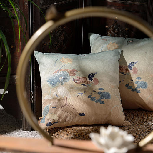 国家宝藏-乳鸭图家居抱枕 商品图1