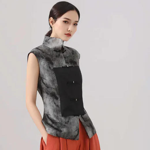 安红豆 黑色真丝手工银扣立领马夹 商品图0