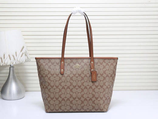 秋冬特价💰400【蔻驰coach】购物袋 专柜zui爆款妈咪包36876出货！原版五金 原版配色里布，精zhan做工，皮质一流。实物更美 商品图0