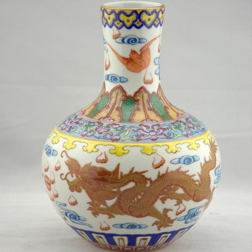 粉彩仿乾隆《白地金龙天球瓶》（小） 商品图0