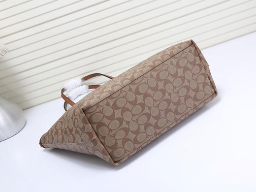 秋冬特价💰400【蔻驰coach】购物袋 专柜zui爆款妈咪包36876出货！原版五金 原版配色里布，精zhan做工，皮质一流。实物更美 商品图3