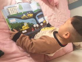 《好厉害，小车迷》：果然拿回来宝宝非常喜欢，也认识了很多新的车