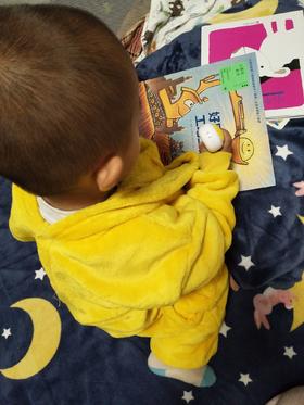 《好厉害，小车迷》：关了灯后，嘴巴里还在念着车车们的对话台词