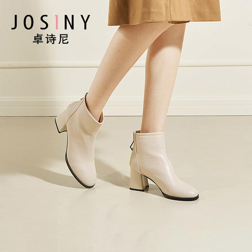 卓诗尼2020冬新款时尚英伦风时装靴百搭水钻金属后拉链短靴女短靴