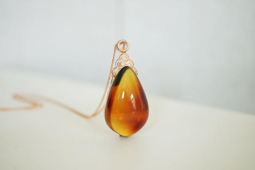 墨西哥红蓝珀18K玫瑰金镶钻水滴吊坠    特价 商品图2