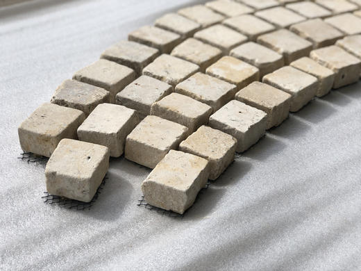 罗曼米黄弧形粘网小方块（散货） 商品图0