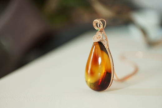 墨西哥红蓝珀18K玫瑰金镶钻水滴吊坠    特价 商品图2