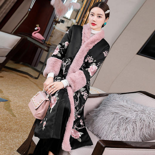 MY-3906复古刺绣旗袍式唐装棉衣外套中长款夹棉加厚保暖棉服大衣 商品图3