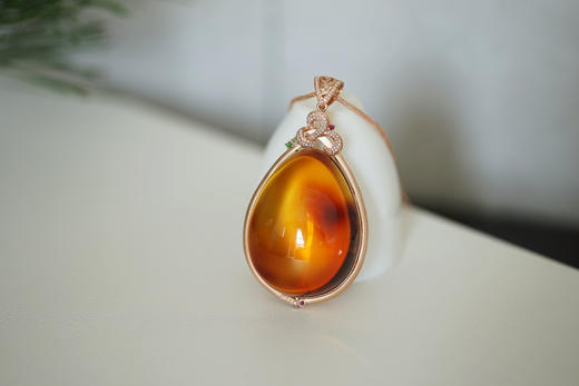 墨西哥红蓝珀18K玫瑰金镶钻水滴吊坠    特价 商品图1