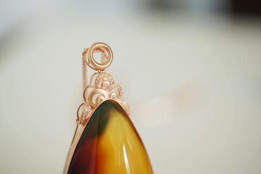 墨西哥红蓝珀18K玫瑰金镶钻水滴吊坠    特价 商品图1