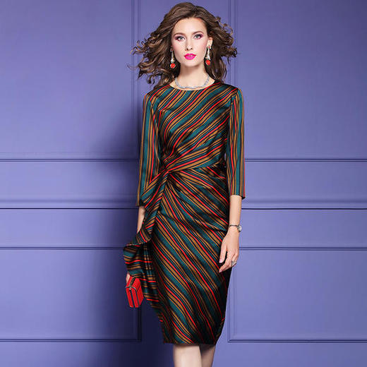 FMY-33498新款时尚名媛气质褶皱收腰圆领条纹连衣裙 商品图1