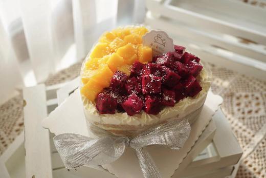 五寸木糠心型堆水果蛋糕（宽14cm、高5cm、适合2-3人）【温馨提示】
此款为木糠冰淇淋蛋糕，核心口感是冷冻冰淇淋质地~
因产品属性需全程冷冻保存，冬季环境温度低，收到后口感会更冰更硬哦~ 商品图12