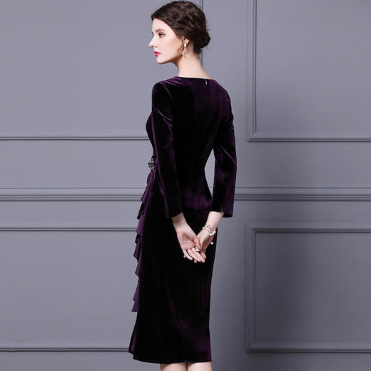 ZL-ZZ20246金丝绒连衣裙新款高端温柔风秋冬中长款收腰显瘦打底裙 商品图2