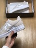 耐克 Nike Air Force 1 ’07 LV8 Light Bone 米白 空军一号低帮百搭休闲运动板鞋。柔软、弹性十足的缓震性能和出色的中底设计 商品缩略图1