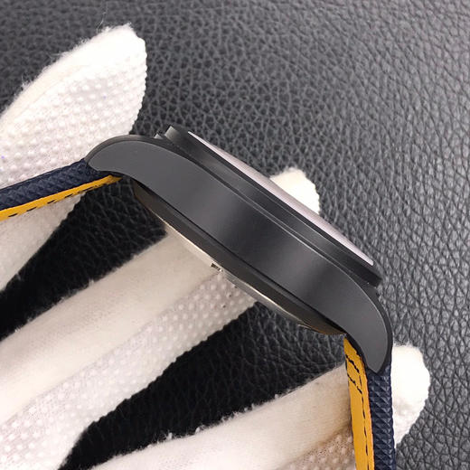 ZF万国黑色科技 IWC飞行员系列TOP GUN海军空战部队MIRAMAR计时腕表闪耀出场
【黑色科技】腕表尺寸44X16.5mm 商品图5