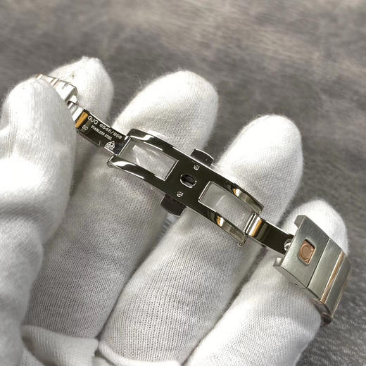 8848F厂岀品欧米茄星座系列，24毫米 搭载原版欧米茄1376专用机芯优势1，真钻一级贝母字面2，表带工艺还原专柜，更舒适，工艺目前为止独家3，表带18K金盾牌，还原专柜，比市场更逼真，四个角无缝 商品图11