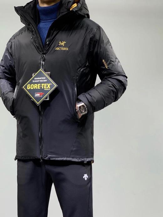 点此购买 始祖鸟男款金标连帽羽绒服外套 十一167188 商品图5