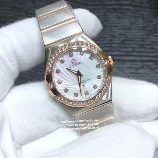 8848F厂岀品欧米茄星座系列，24毫米 搭载原版欧米茄1376专用机芯优势1，真钻一级贝母字面2，表带工艺还原专柜，更舒适，工艺目前为止独家3，表带18K金盾牌，还原专柜，比市场更逼真，四个角无缝 商品图5