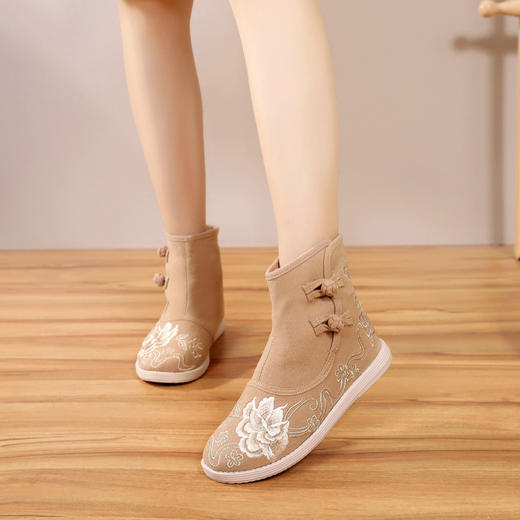 LTX-W-21绣花鞋女民族风靴子老北京布鞋平底古风汉服鞋子 商品图0