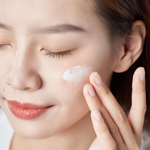 析美联合广药白云山和黄医药推出的淡斑小白瓶 修复肌底 温和淡斑 商品图3