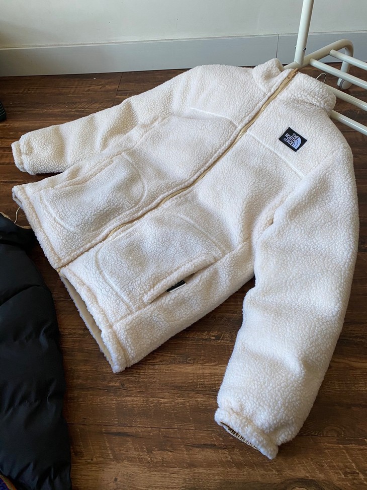 点此购买 北面男女羊羔绒两面穿棉服 左167411