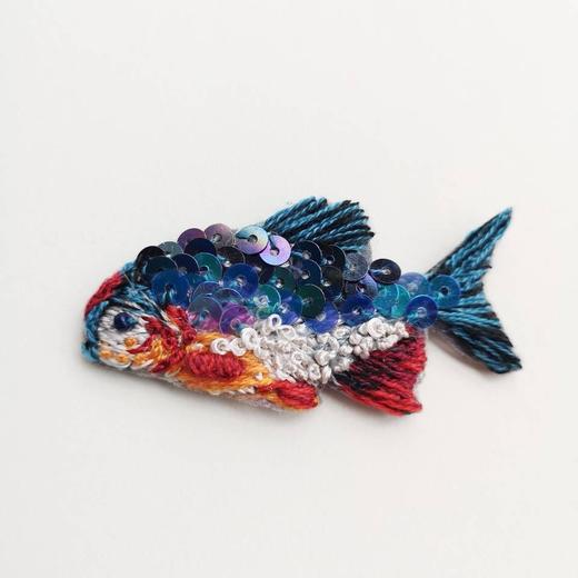 【云端刺绣】写实小金鱼别针 商品图0