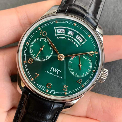 ZF万国葡萄牙系列万年历腕表，集时分针、日期、星期、月份和动显于一身。正所谓功能卓越，大器晚成，有请各路表友品鉴支持。
【表壳】腕表尺寸44mmX15mm 商品图2