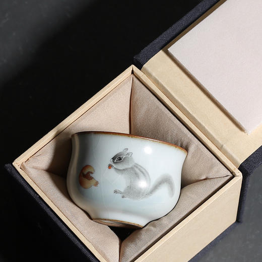 茶杯-陶瓷品茗杯-汝窑手绘松鼠可爱小茶杯主人杯 礼盒装 商品图3