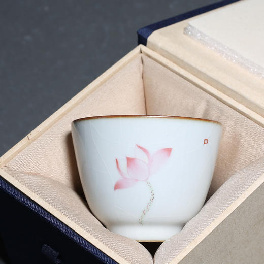 茶杯-陶瓷品茗杯-陶瓷手绘莲花主人杯 商品图1