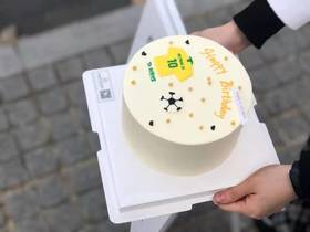 足球球衣手绘奶油生日蛋糕