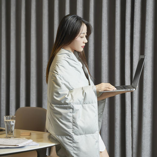 多功能羽绒毯，95%白鹅绒填充，保暖披肩/U型枕/保暖半身裙/保暖沙发毯，多重功能，一次拥有 商品图1