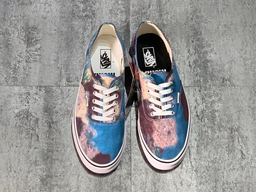 Vans Authentic x Moma 联名款 克劳德•莫奈联名(睡莲) 此次联名鞋款以克劳德莫奈的标志性作品《睡莲》作为原型创作 简直艺术品! 商品图1