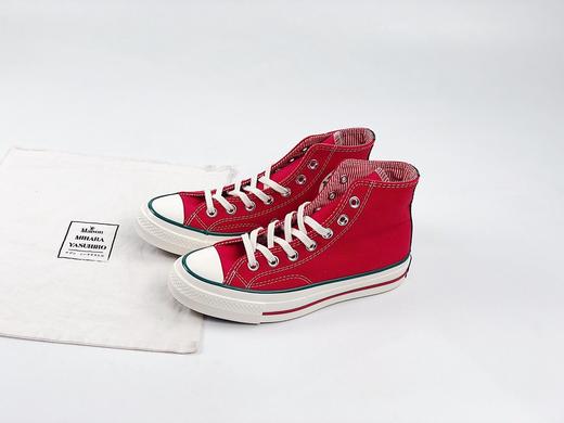 Converse Chuck Logo大标匡威 全鞋采用经典Chuck 70为主体框架，最惊艳的还是鞋身大面积是红色的，显得十分喜庆，红绿水线的围条形成鲜明对比，搭配大标logo真是个性十足 商品图1