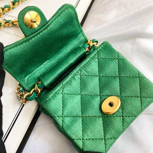 chanel香奈儿mini cf 青草绿缎面唇膏包腰包