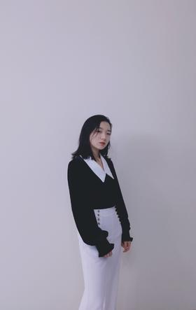 丝绒质感超赞，垂坠感也好，这件衣长袖长都合适，太爱了