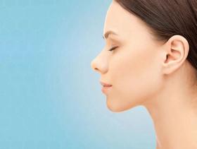  换季的时候皮肤为什么容易干燥起皮？ 