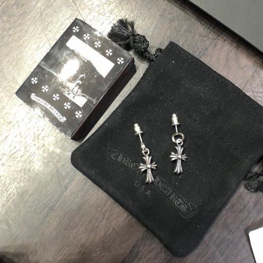 克罗心耳饰经典款十字架耳坠 商品图6
