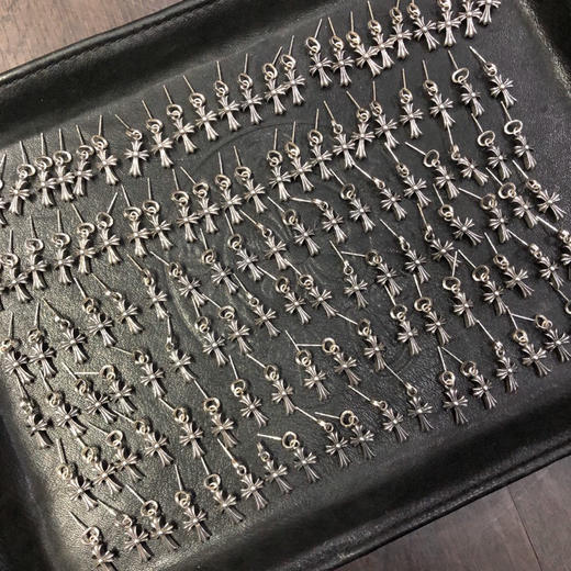 克罗心耳饰经典款十字架耳坠 商品图8