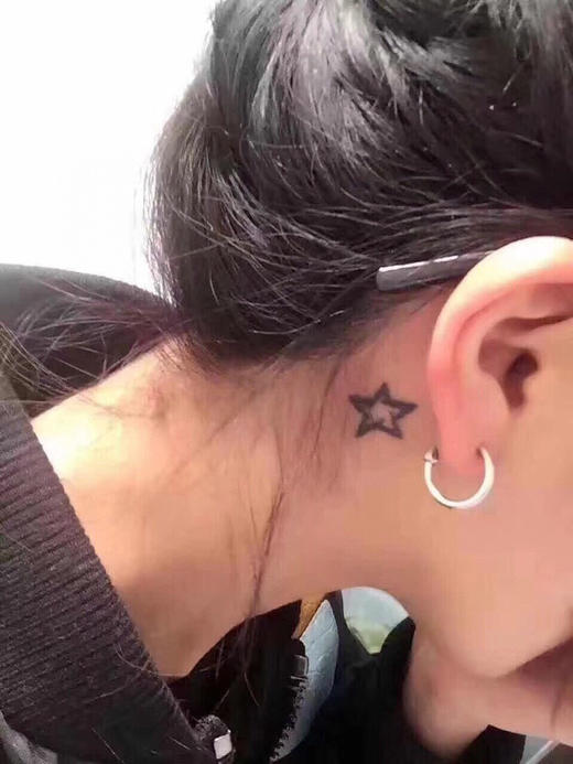 克罗心半圈十字花耳圈 商品图0