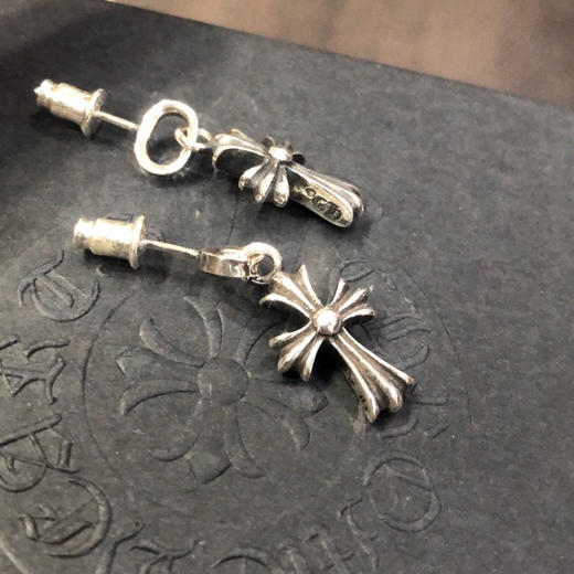 克罗心耳饰经典款十字架耳坠 商品图3