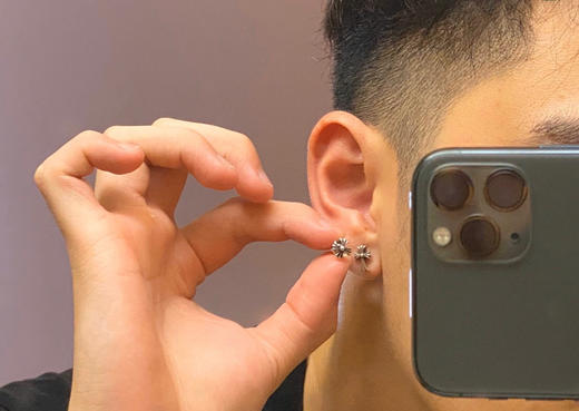 克罗心经典款十字架耳钉 商品图0