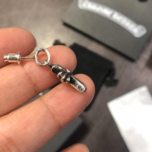 克罗心耳饰经典款十字架耳坠 商品图4