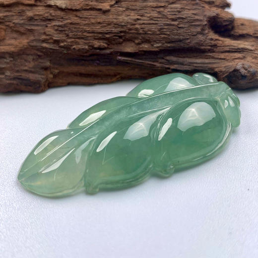 派瑞翡翠 翡翠挂件 糯种 淡绿色 商品图3