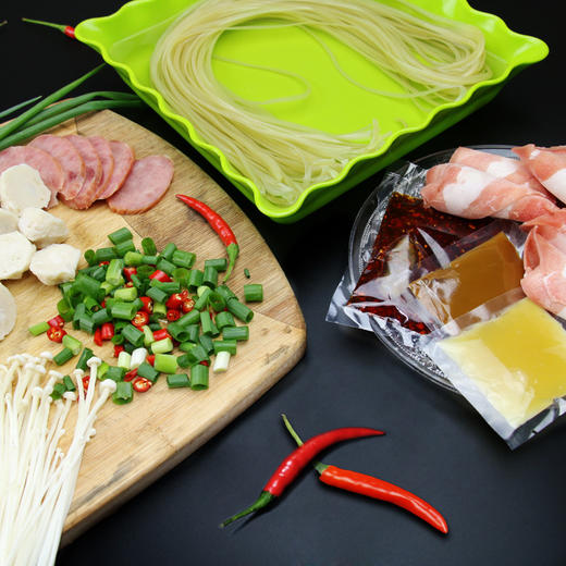 【闺中路边摊】川天椒老式麻辣烫  方便速食 牛筋面 真空塑封 包邮 商品图1