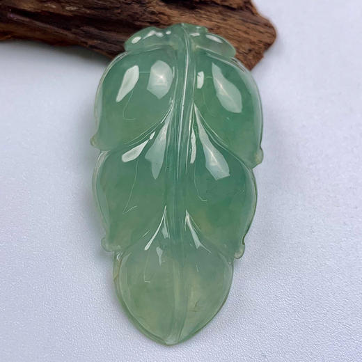 派瑞翡翠 翡翠挂件 糯种 淡绿色 商品图0