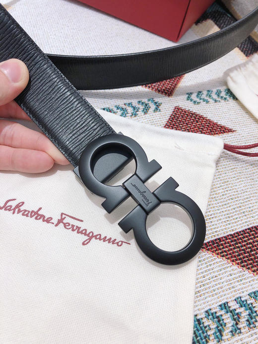 SF菲拉格慕-磨砂黑扣-水波纹 商品图0