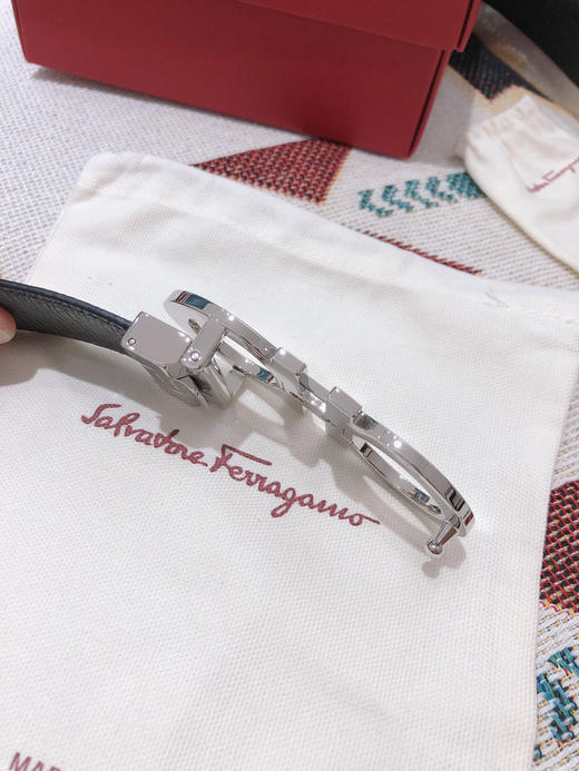 SF菲拉格慕-银色拼接扣-水波纹 商品图2