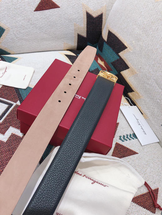 SF菲拉格慕-金色扣-荔枝纹牛皮 商品图7